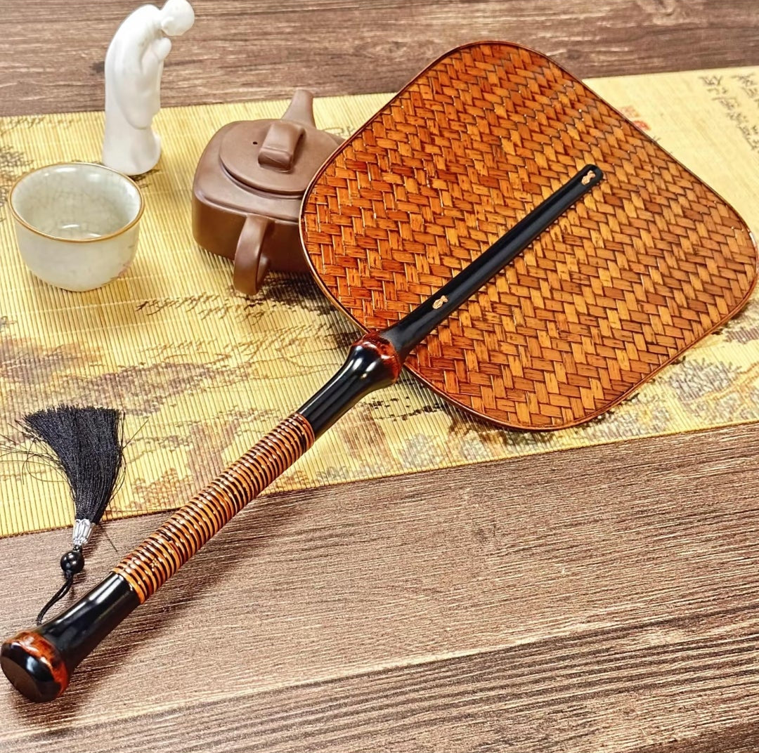Black lacquer bamboo-woven plantain fan