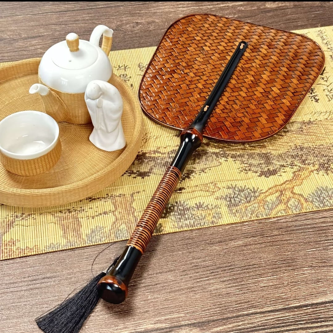 Black lacquer bamboo-woven plantain fan