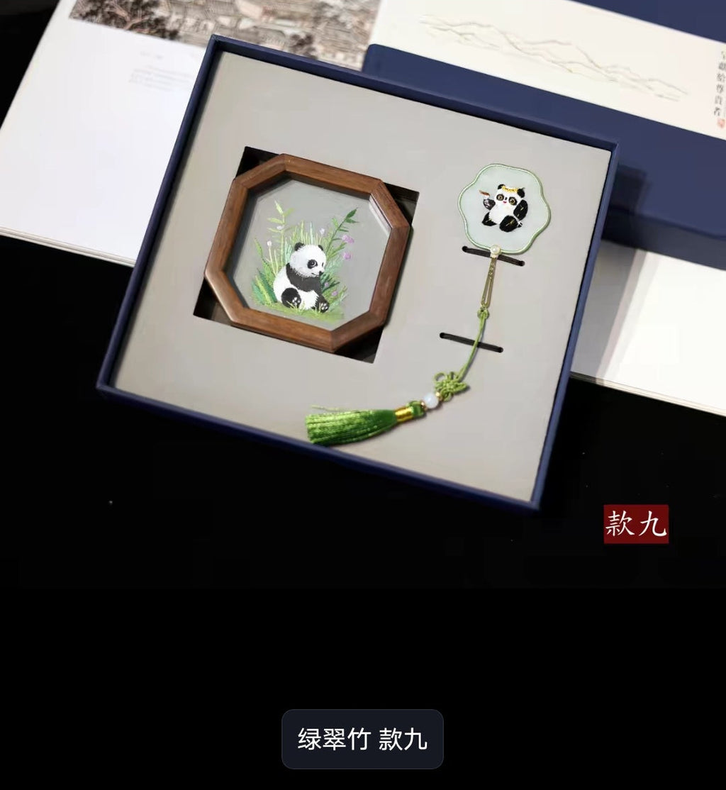 Suzhou Embroidery Double-Sided Bookmark & Walnut Wood Display Stand Gift Set | 苏绣双面刺绣书签胡桃木摆件